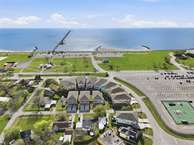 709 N Bayshore Drive, La Porte, TX 77571