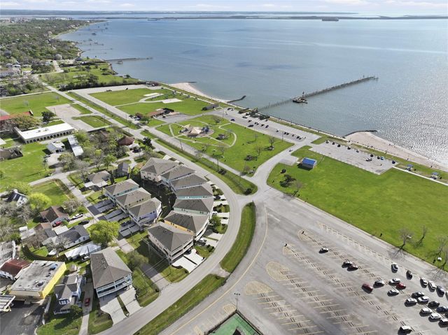 709 N Bayshore Drive, La Porte, TX 77571