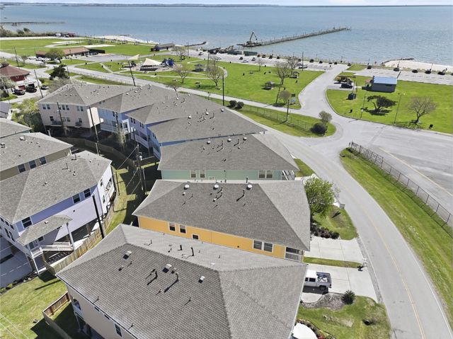 709 N Bayshore Drive, La Porte, TX 77571