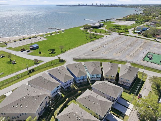 709 N Bayshore Drive, La Porte, TX 77571