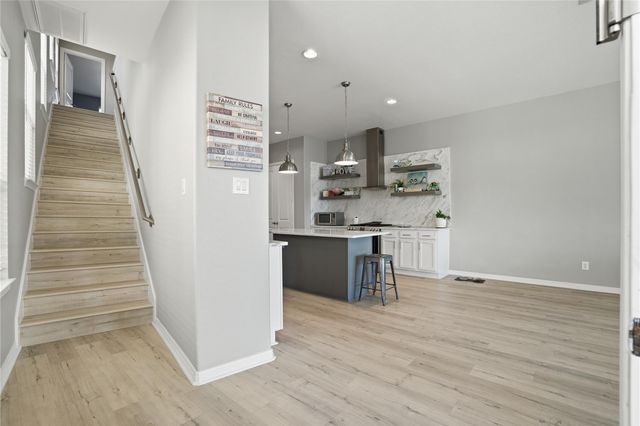 709 N Bayshore Drive, La Porte, TX 77571