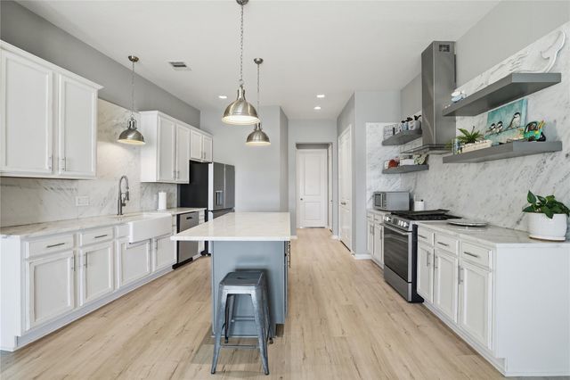 709 N Bayshore Drive, La Porte, TX 77571