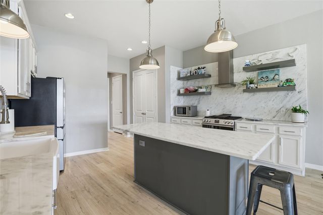 709 N Bayshore Drive, La Porte, TX 77571