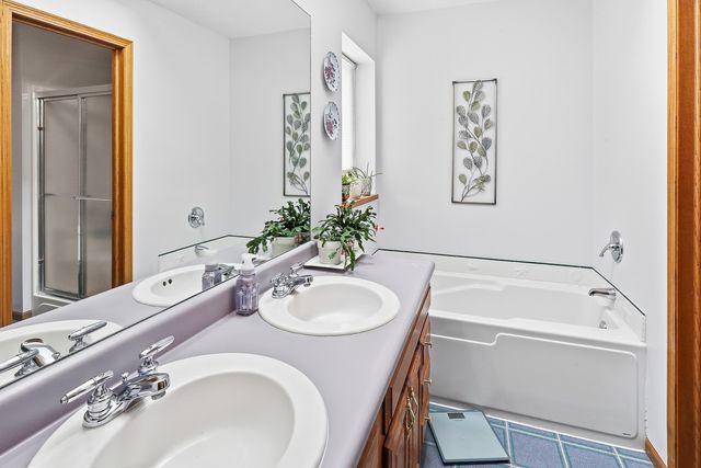 1216 Big Rock Park Road, Pella, IA 50219