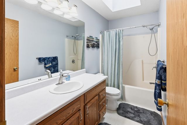 1216 Big Rock Park Road, Pella, IA 50219