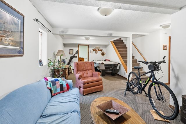 1216 Big Rock Park Road, Pella, IA 50219