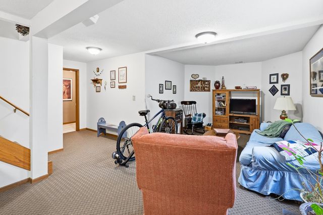 1216 Big Rock Park Road, Pella, IA 50219