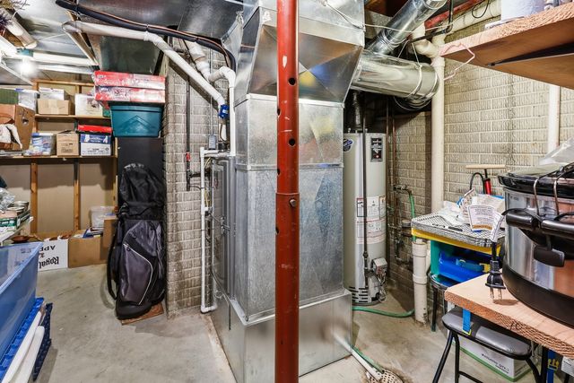 1216 Big Rock Park Road, Pella, IA 50219