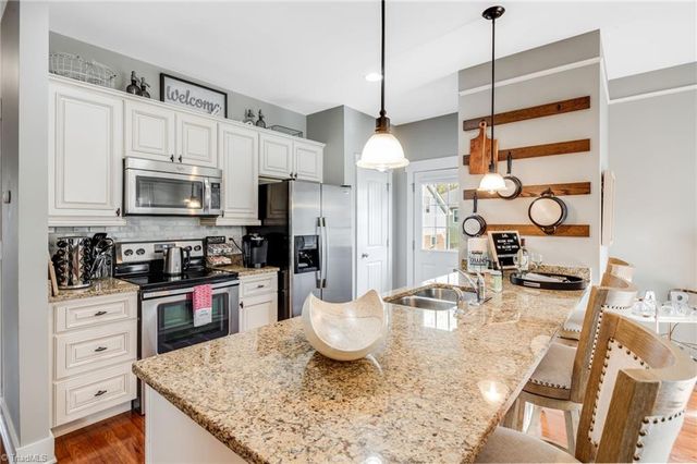 20 Byrdcliffe Lane, Asheville, NC 28805