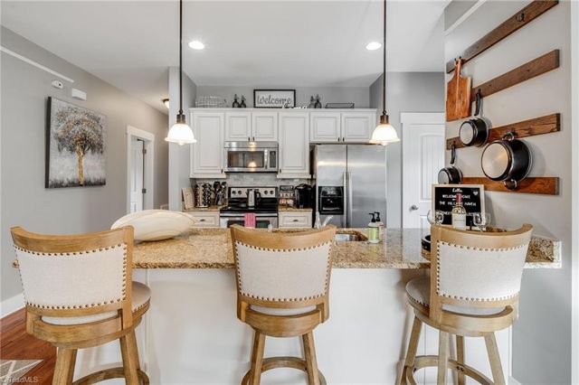 20 Byrdcliffe Lane, Asheville, NC 28805