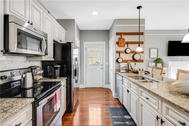 20 Byrdcliffe Lane, Asheville, NC 28805