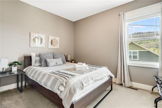 20 Byrdcliffe Lane, Asheville, NC 28805