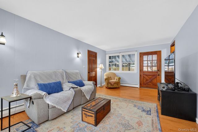 22 Hatfield Road, Mahopac, NY 10541