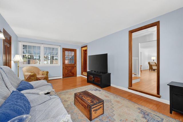 22 Hatfield Road, Mahopac, NY 10541