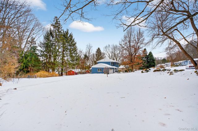 22 Hatfield Road, Mahopac, NY 10541