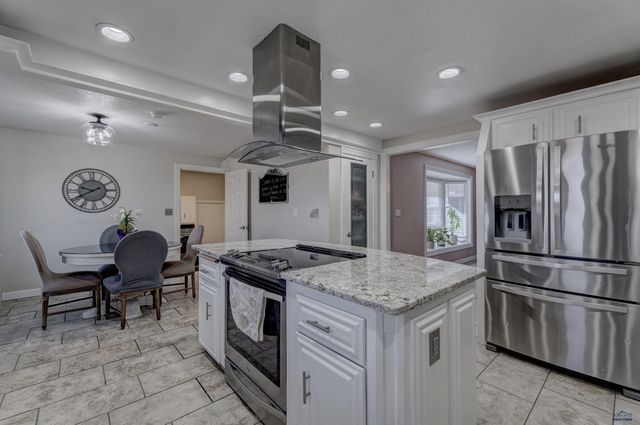 3909 RIDGEMOOR DR, Rapid City, SD 57702