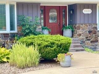 3909 RIDGEMOOR DR, Rapid City, SD 57702