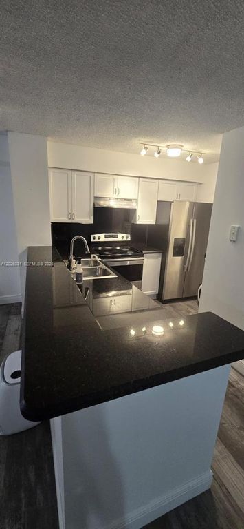 530 S Park Rd 17-11, Hollywood, FL 33021