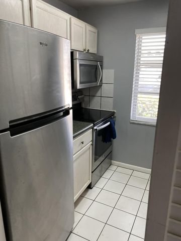 61 East Court, Royal Palm Beach, FL 33411