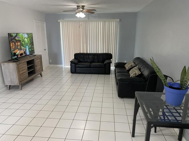 61 East Court, Royal Palm Beach, FL 33411