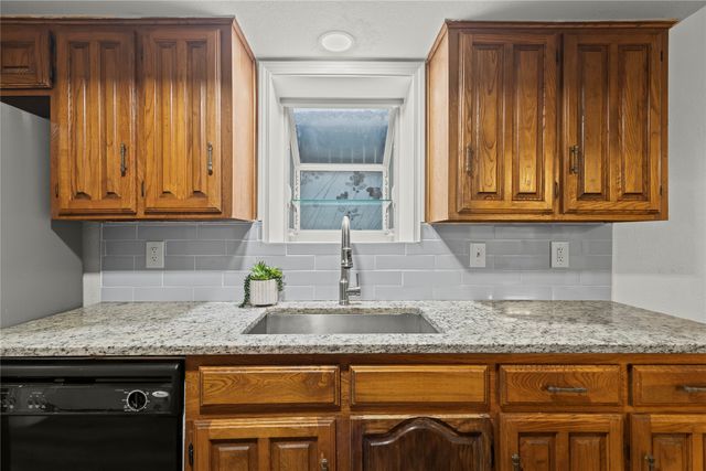 211 Willowwood Place, Duncanville, TX 75116
