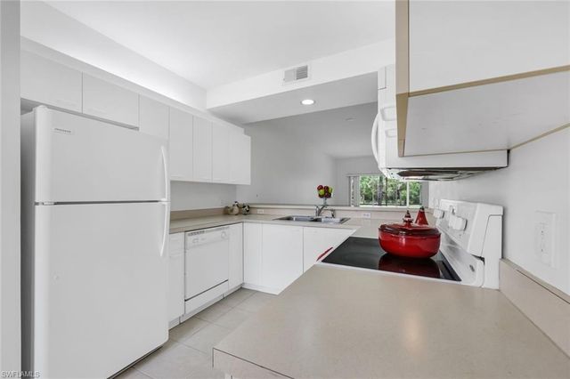 432 Valerie WAY 102, Naples, FL 34104