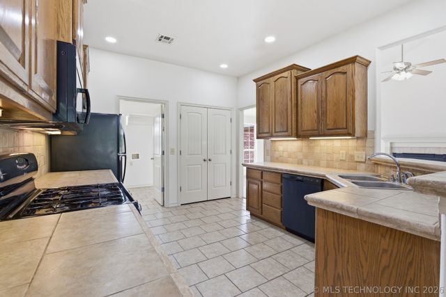 13535 E 463 Road, Claremore, OK 74017