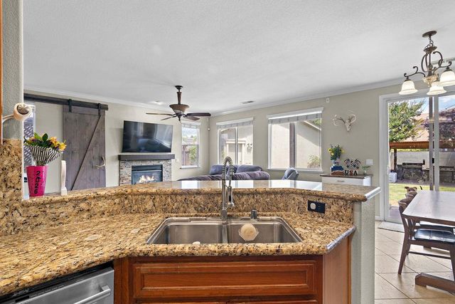 1724 Vintage Cir, Oakdale, CA 95361