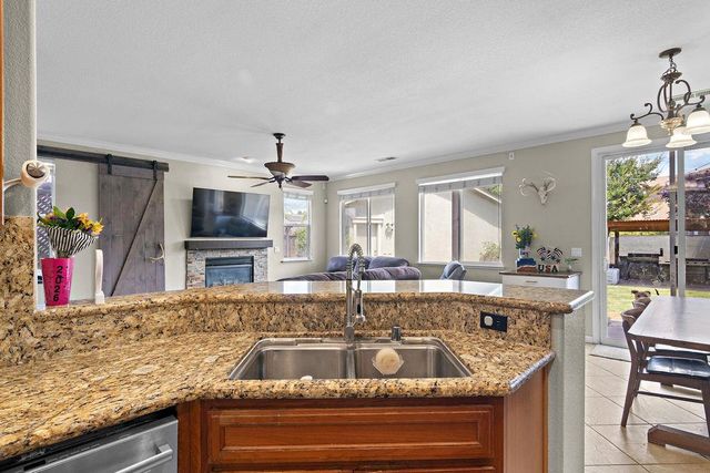 1724 Vintage Cir, Oakdale, CA 95361