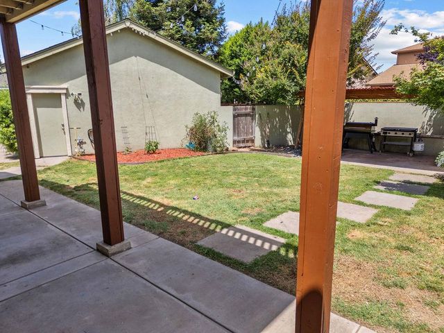 1724 Vintage Cir, Oakdale, CA 95361