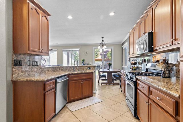 1724 Vintage Cir, Oakdale, CA 95361