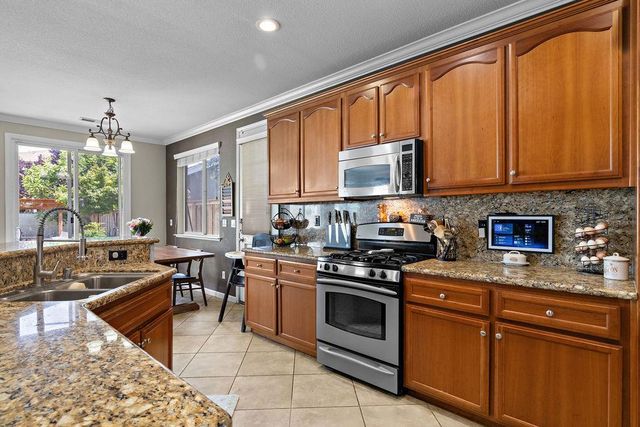 1724 Vintage Cir, Oakdale, CA 95361