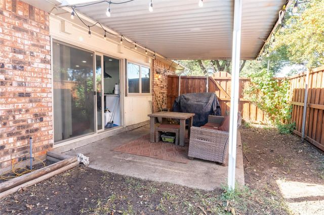 8512 Londonderry Lane, Dallas, TX 75228