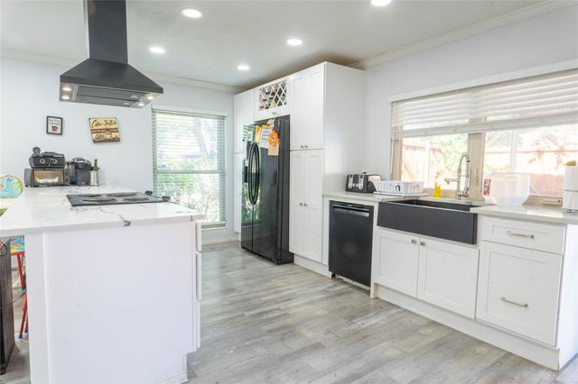 8512 Londonderry Lane, Dallas, TX 75228
