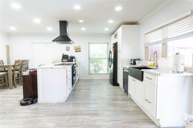 8512 Londonderry Lane, Dallas, TX 75228