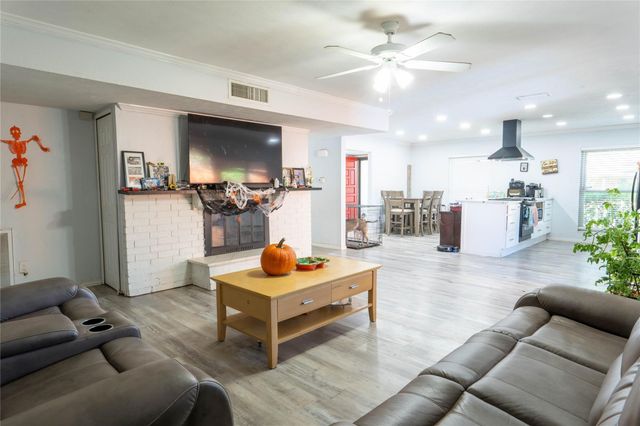 8512 Londonderry Lane, Dallas, TX 75228