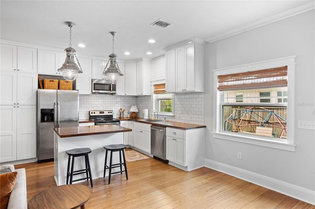 117 W GIDDENS AVENUE, Tampa, FL 33603