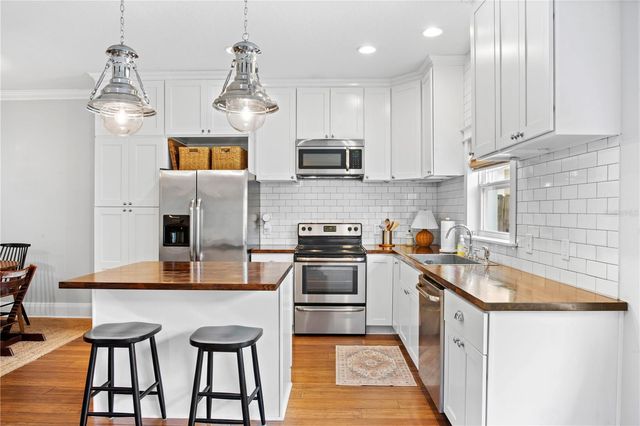 117 W GIDDENS AVENUE, Tampa, FL 33603