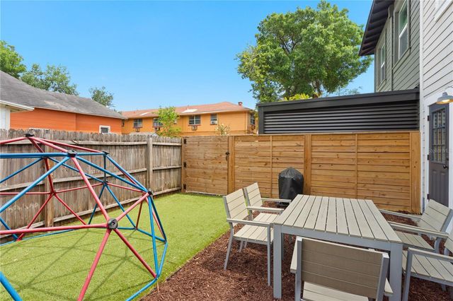 117 W GIDDENS AVENUE, Tampa, FL 33603