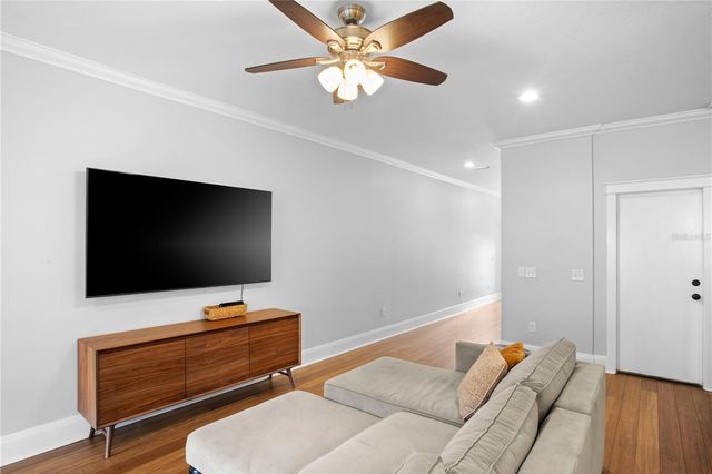 117 W GIDDENS AVENUE, Tampa, FL 33603