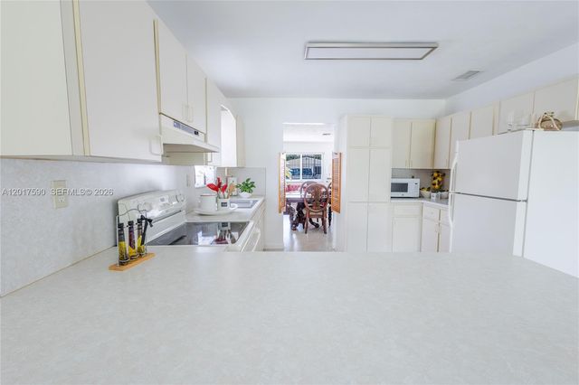 10 NW 60th Ct, Miami, FL 33126
