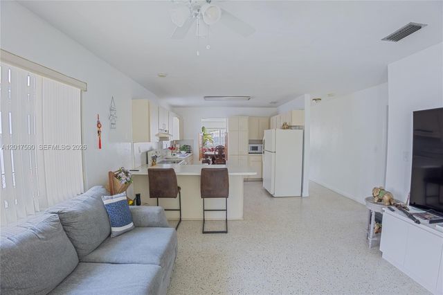 10 NW 60th Ct, Miami, FL 33126