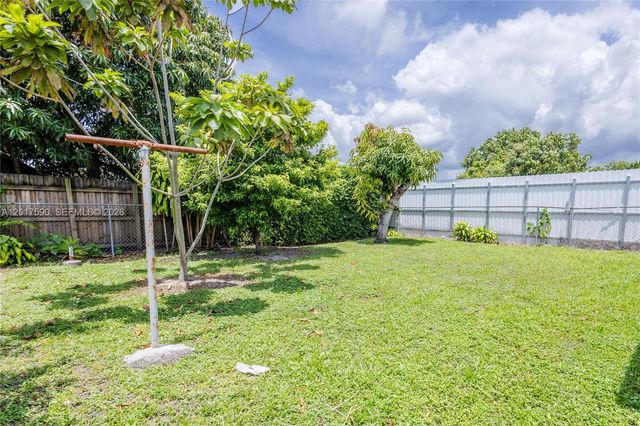 10 NW 60th Ct, Miami, FL 33126