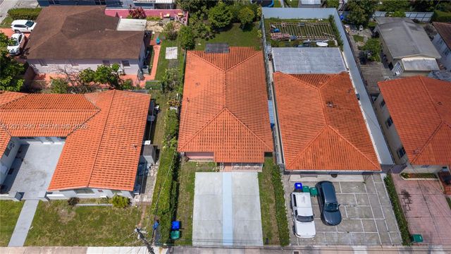 10 NW 60th Ct, Miami, FL 33126