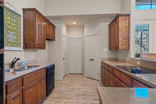 4900 Ridglea Hills Court, Fort Worth, TX 76116