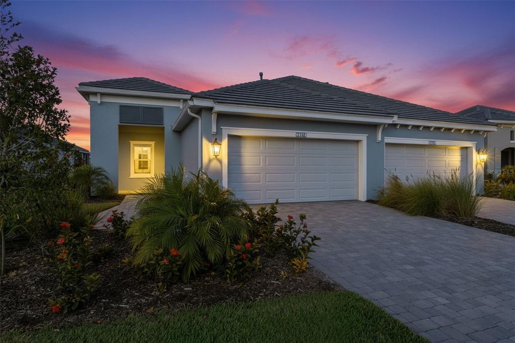 Image 2 of property listing at 2126 SYLVESTER PALM LANE, Bradenton, FL 34212