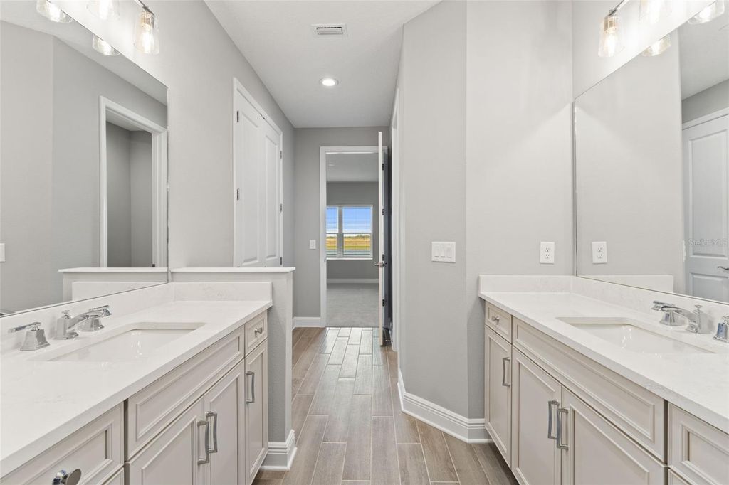 Image 14 of property listing at 2126 SYLVESTER PALM LANE, Bradenton, FL 34212