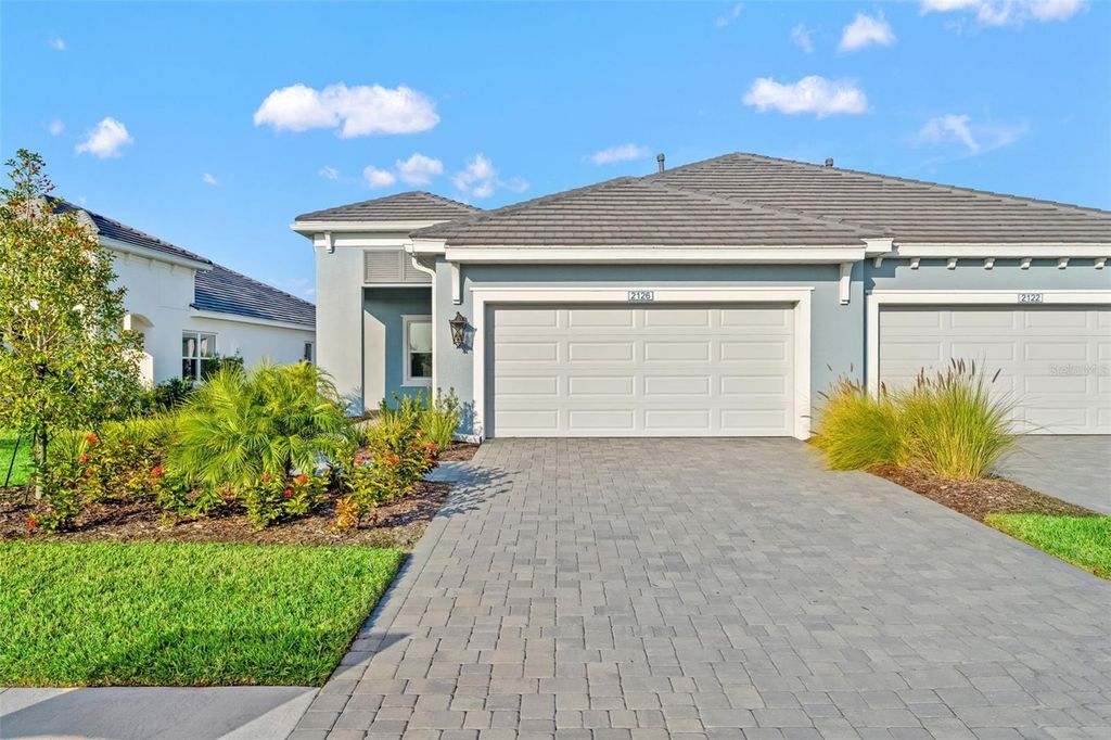 Image 3 of property listing at 2126 SYLVESTER PALM LANE, Bradenton, FL 34212