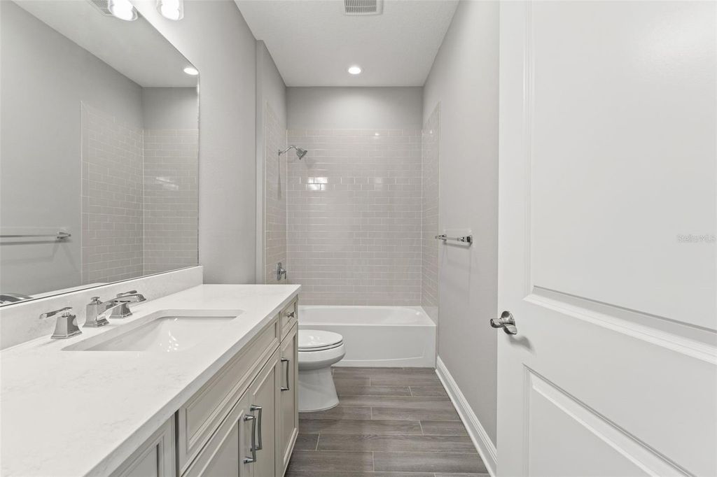 Image 22 of property listing at 2126 SYLVESTER PALM LANE, Bradenton, FL 34212