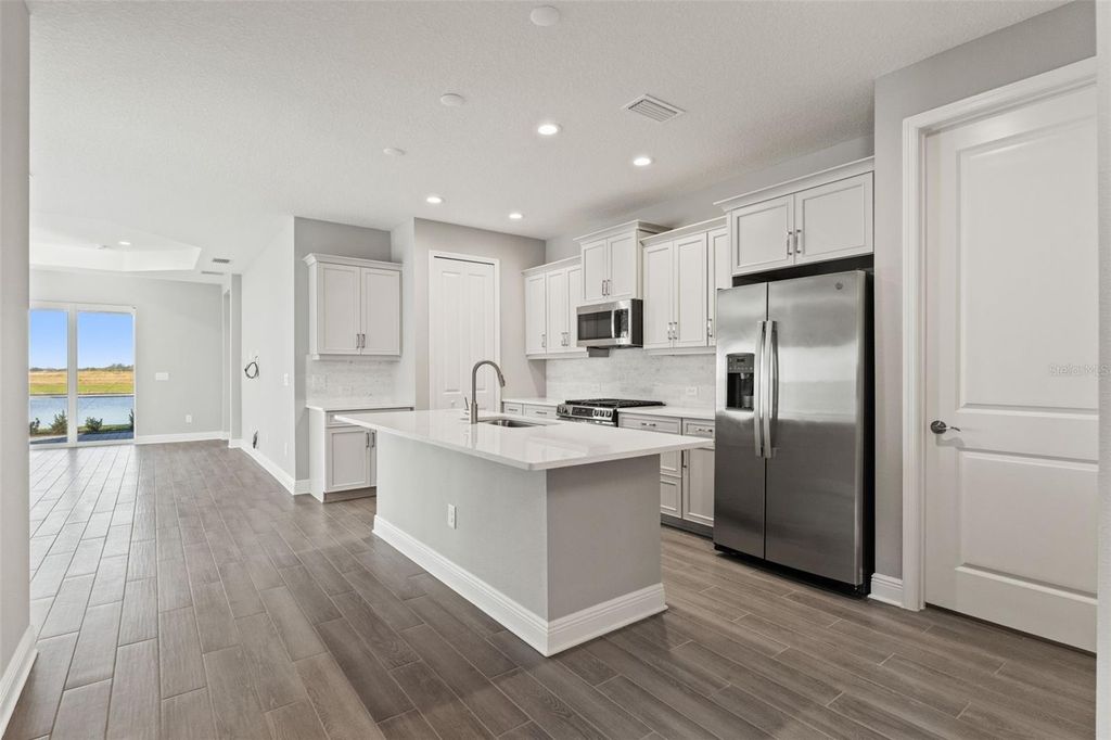 Image 7 of property listing at 2126 SYLVESTER PALM LANE, Bradenton, FL 34212